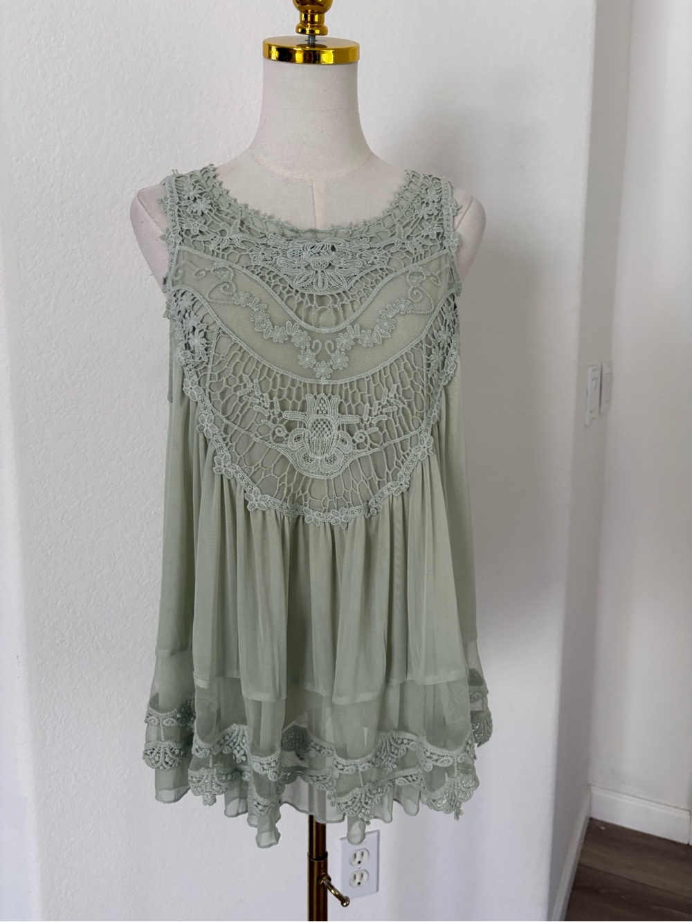 Ultra Pink Sage Green Lace-Trim Sleeveless Tunic - Picture 2 of 12